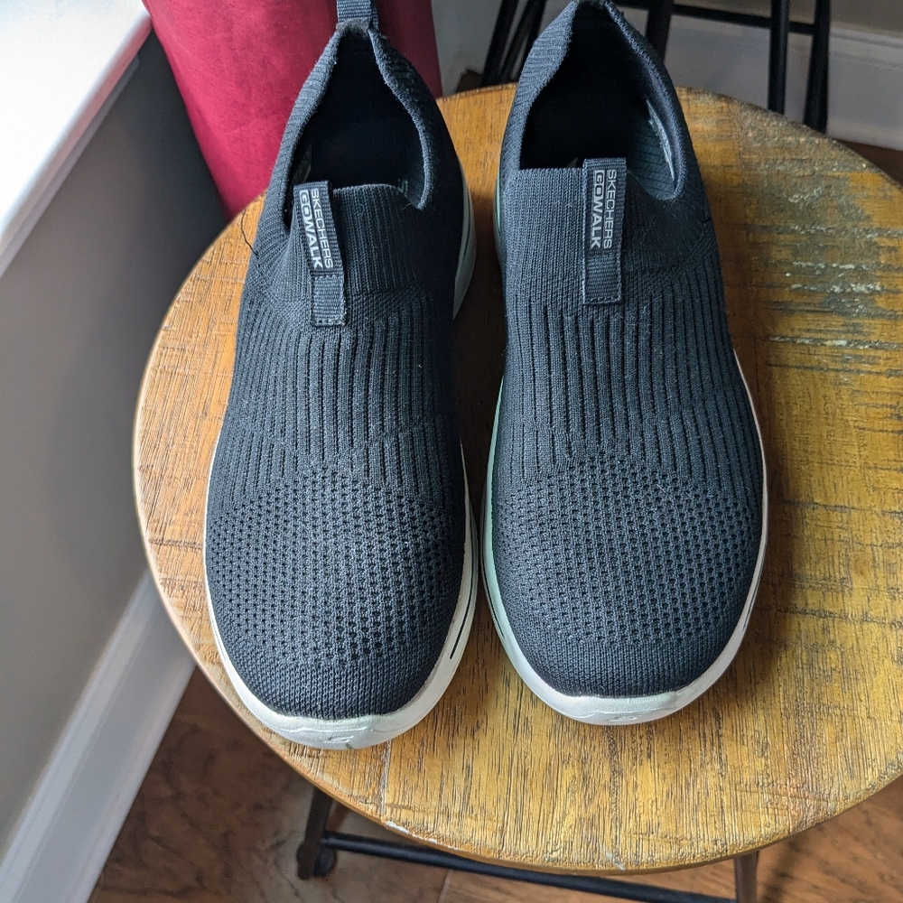 Skechers archfit slip-on sneakers